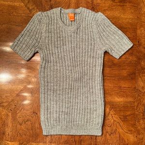 Short sleeved crewneck gray with silver shimmer
